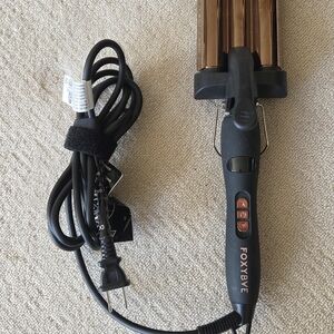 FOXYBae Black and Rose Gold Triple Barrel Waver - Women Hair Styling